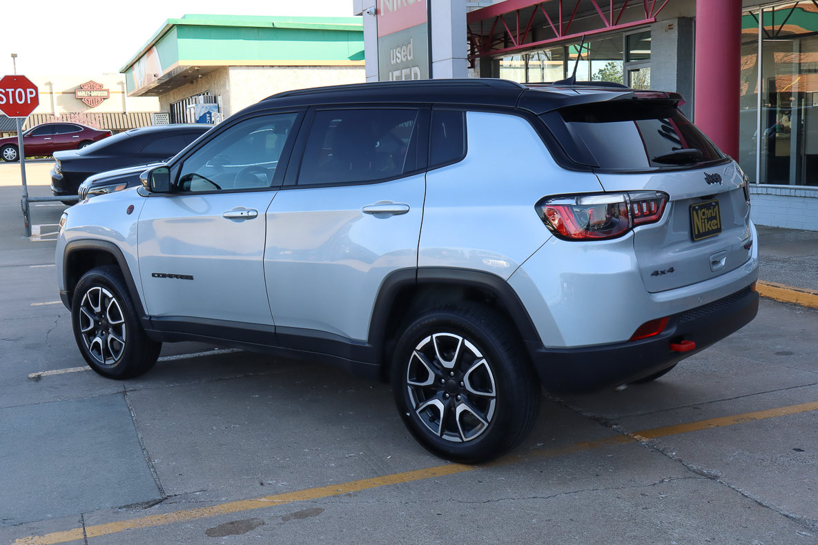 Used 2024 Jeep Compass Trailhawk AWD/4WD image 6