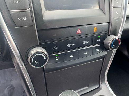 Used 2017 Toyota Camry SE FWD image 25