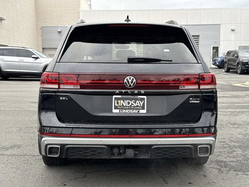 Used 2024 Volkswagen Atlas Peak Edition SEL AWD/4WD image 4