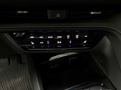 Used 2021 Buick Envision Essence w/ Sport Touring Package FWD image 23