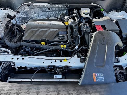 Used 2025 Chevrolet Trax LS image 27