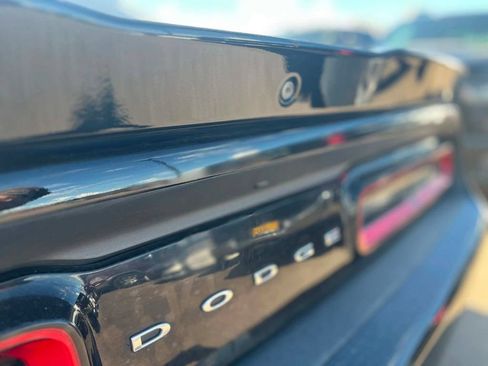 Used 2019 Dodge Challenger SXT RWD image 5