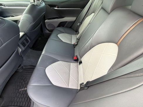 Used 2018 Toyota Camry XLE FWD image 25