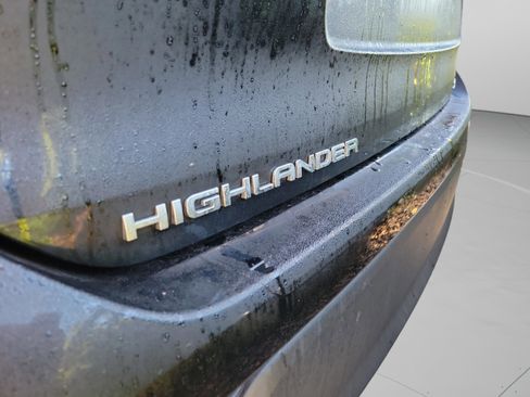 Used 2024 Toyota Highlander XLE image 15