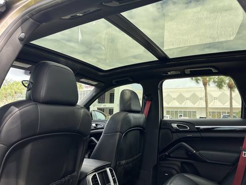 Used 2016 Porsche Cayenne image 34