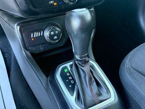 Used 2023 Jeep Renegade Trailhawk AWD/4WD image 7