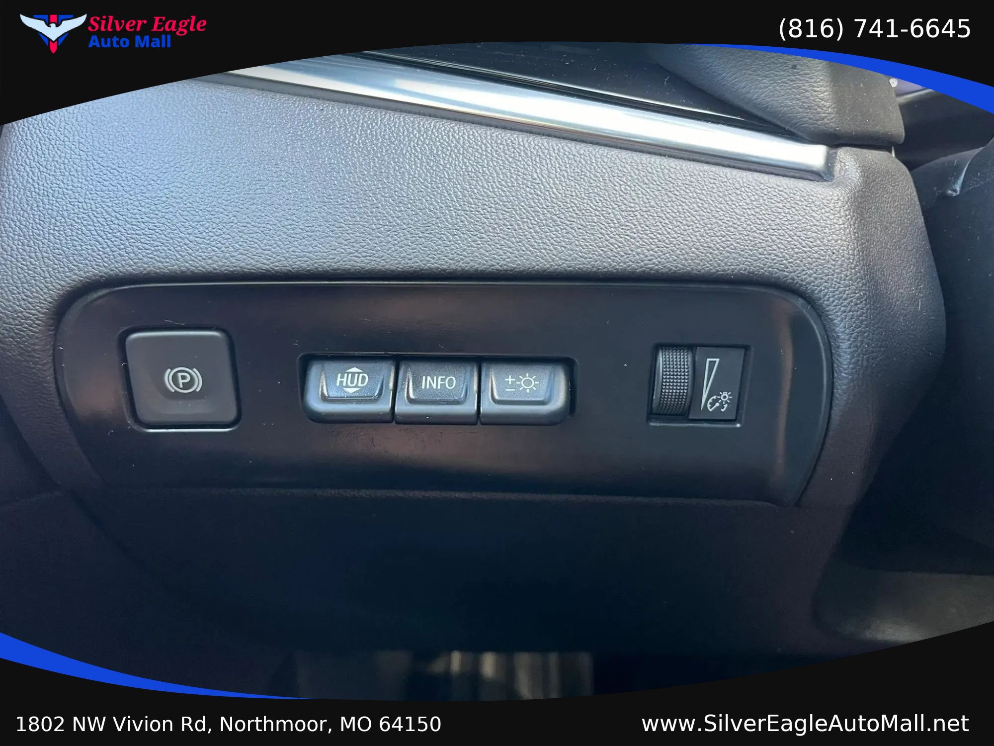 Used 2023 Buick Enclave Avenir w/ Avenir Technology Package AWD/4WD image 17