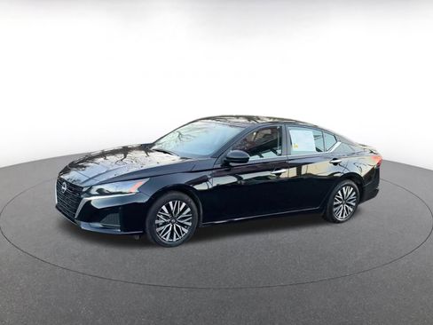 Used 2025 Nissan Altima 2.5 SV image 8