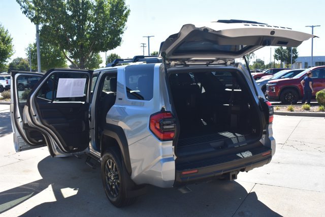 Used 2026 Toyota 4Runner SR5 AWD/4WD image 15
