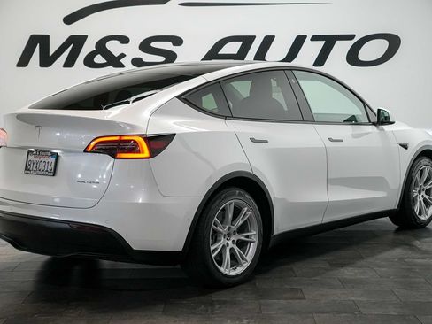 Used 2021 Tesla Model Y Long Range AWD/4WD image 5