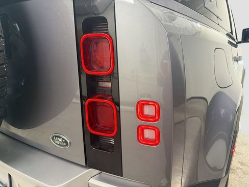 Used 2023 Land Rover Defender 110 AWD/4WD image 31