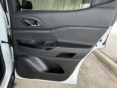 Used 2022 GMC Acadia AT4 w/ Technology Package image 34