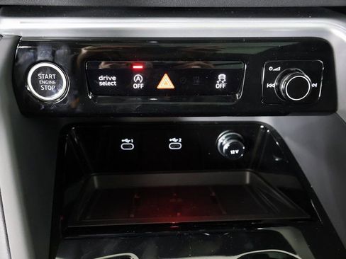 New 2025 Audi Q5 Prestige image 4