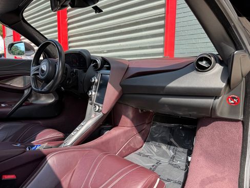 Used 2018 McLaren 720S RWD image 31