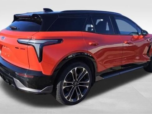 Used 2025 Chevrolet Blazer EV SS image 3