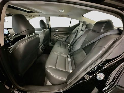 Used 2024 Nissan Altima 2.5 SL FWD image 29