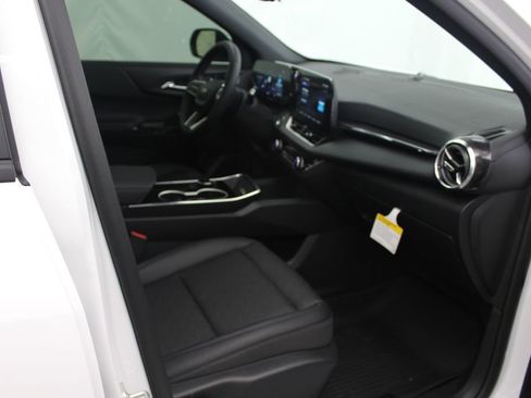 New 2026 Chevrolet Equinox LT w/ Convenience Package II FWD image 23