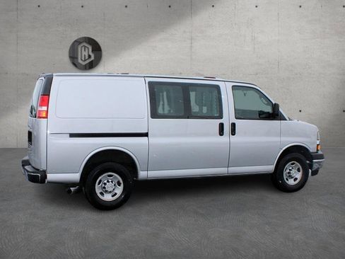 Used 2018 Chevrolet Express 2500 w/ Driver Convenience Package image 4