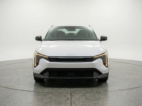 Used 2025 Kia K4 LXS image 2