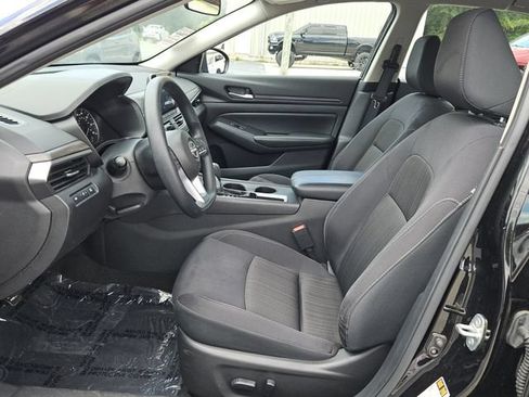 Used 2025 Nissan Altima 2.5 SV FWD image 10