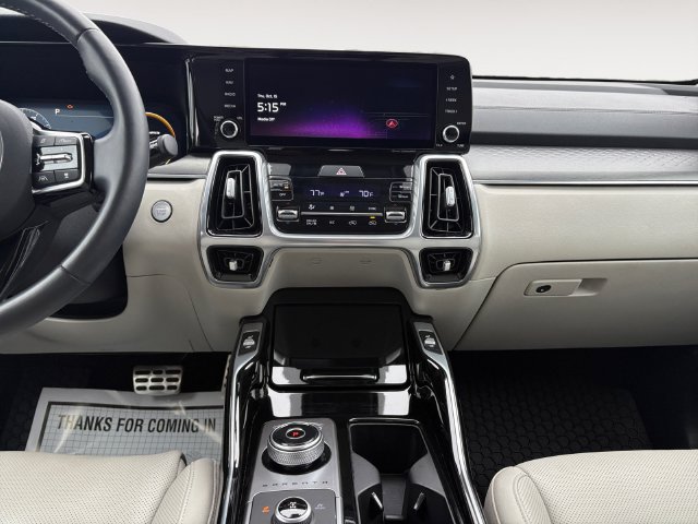 Certified 2023 Kia Sorento SX Prestige AWD/4WD image 11