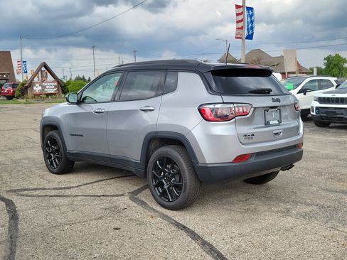 Used 2022 Jeep Compass Latitude AWD/4WD image 3