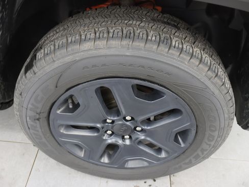 Used 2018 Jeep Renegade Trailhawk AWD/4WD image 3
