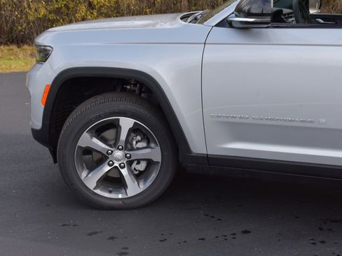 New 2025 Jeep Grand Cherokee Limited w/ Trailer Tow Package image 9