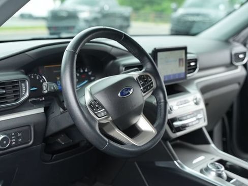 Used 2022 Ford Explorer XLT w/ Equipment Group 202A RWD image 29