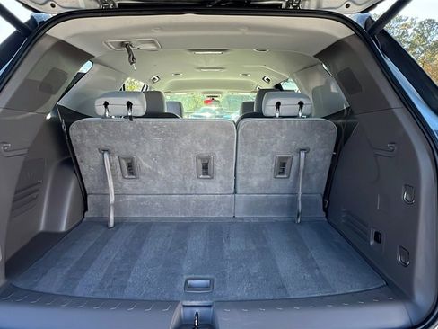 Used 2021 Chevrolet Traverse LT image 10