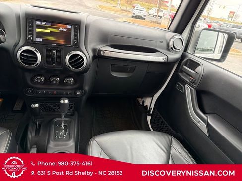Used 2016 Jeep Wrangler Unlimited Sahara w/ Connectivity Group image 33