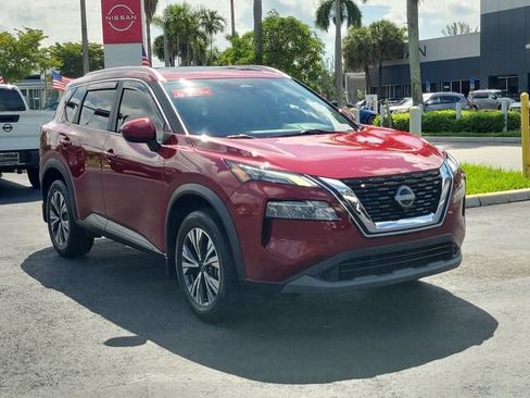 Used 2023 Nissan Rogue SV w/ SV Premium B Package FWD image 3