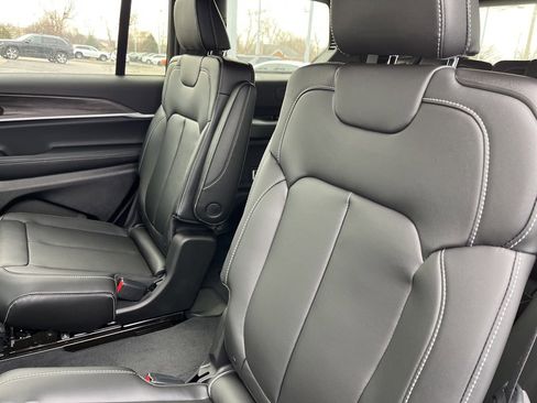 New 2025 Jeep Grand Cherokee L Limited w/ Black Appearance Package image 40