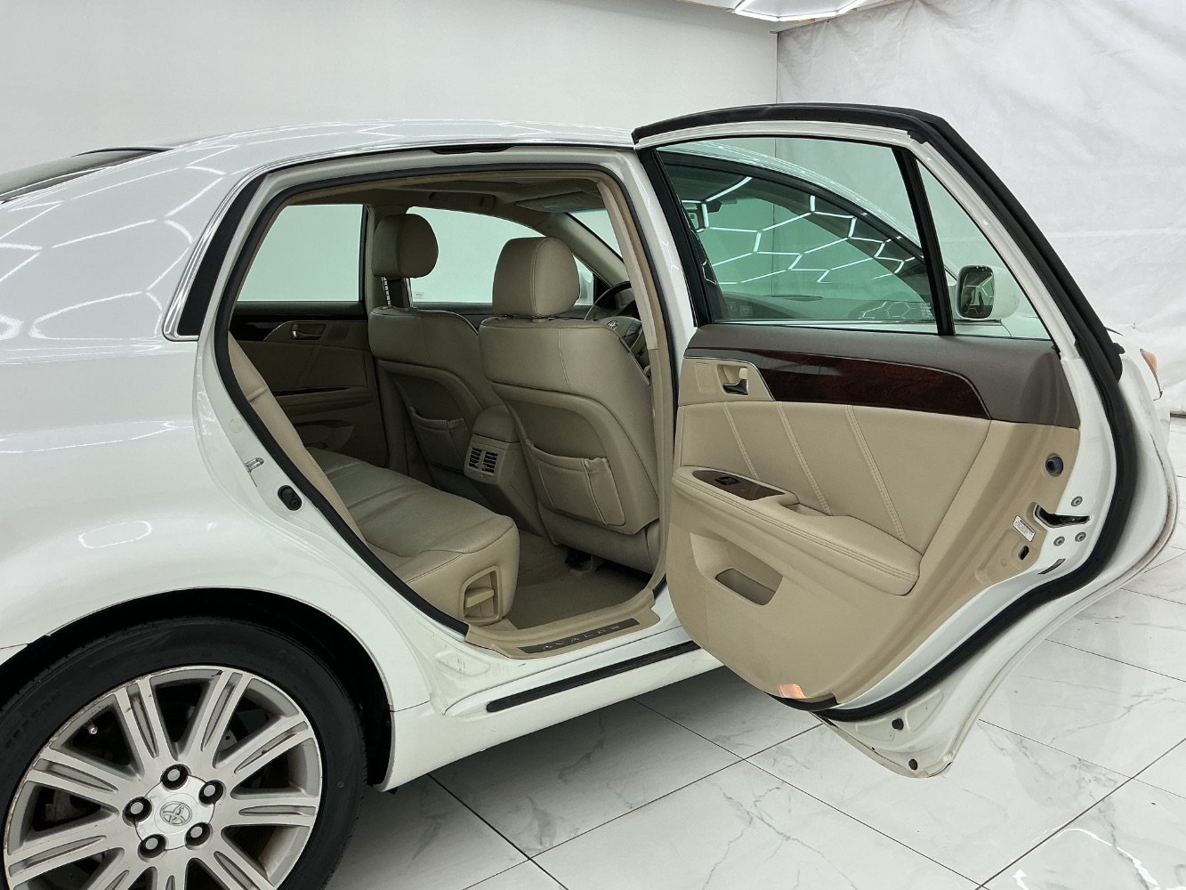 Used 2008 Toyota Avalon Limited FWD image 13