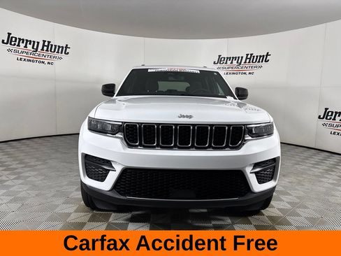 Used 2024 Jeep Grand Cherokee Laredo X w/ Luxury Tech Group I AWD/4WD image 3