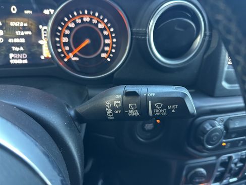 Used 2018 Jeep Wrangler Unlimited Sahara w/ LED Lighting Group image 50