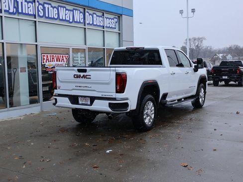 Certified 2022 GMC Sierra 2500 Denali image 3