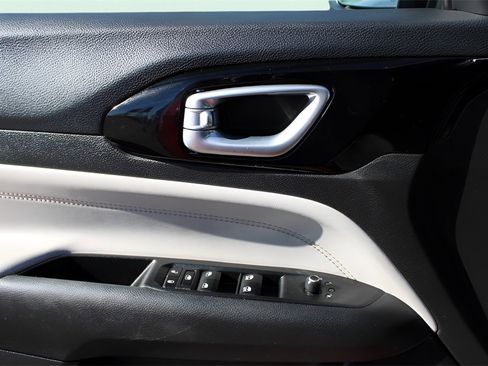 Used 2023 Jeep Compass Limited image 19