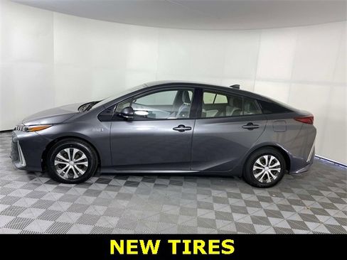 Used 2017 Toyota Prius Prime Plus image 5