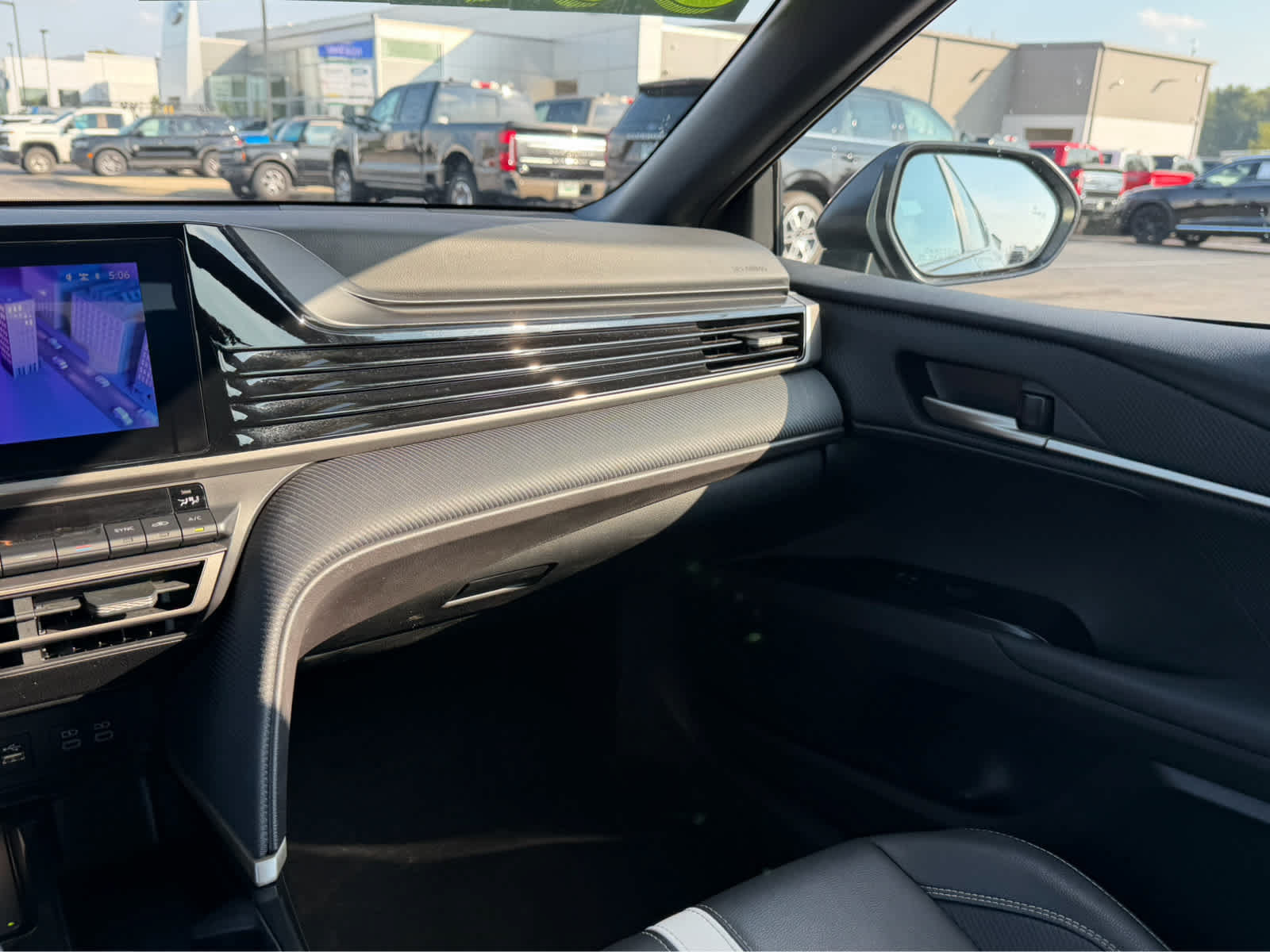 Used 2025 Toyota Camry SE FWD image 27