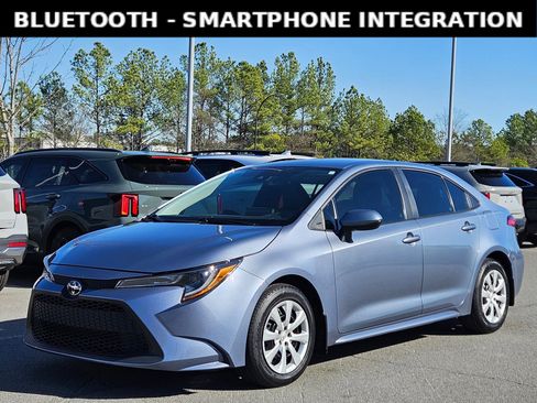 Used 2022 Toyota Corolla LE image 3