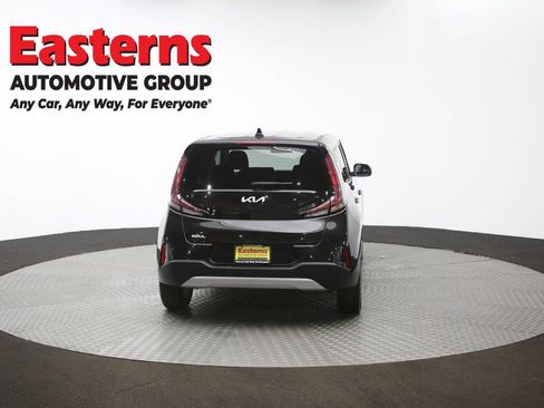 Used 2025 Kia Soul LX w/ LX Technology Package FWD image 36