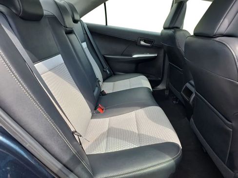 Used 2014 Toyota Camry SE w/ Moonroof Package image 16