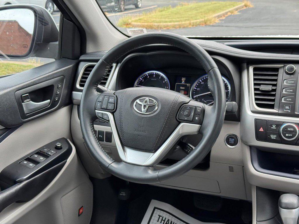 Used 2016 Toyota Highlander Limited AWD/4WD image 19