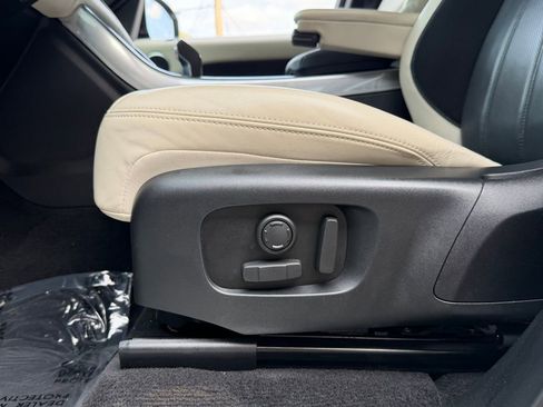 Used 2022 Land Rover Range Rover Sport HST image 27