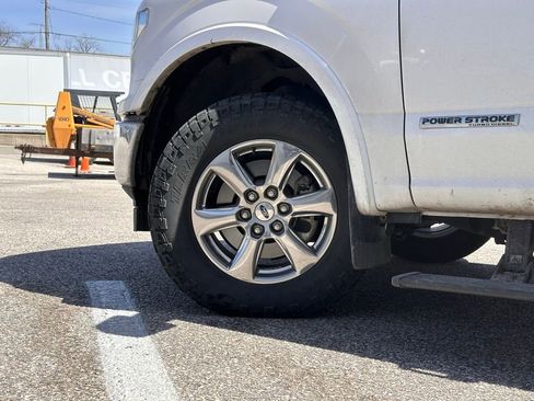 Used 2019 Ford F150 Lariat w/ Equipment Group 502A Luxury AWD/4WD image 8