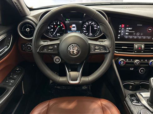 Used 2020 Alfa Romeo Giulia RWD image 30