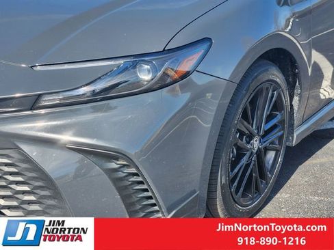Used 2025 Toyota Camry SE image 10