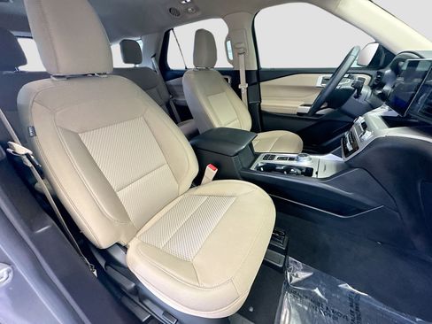 Used 2022 Ford Explorer XLT image 16