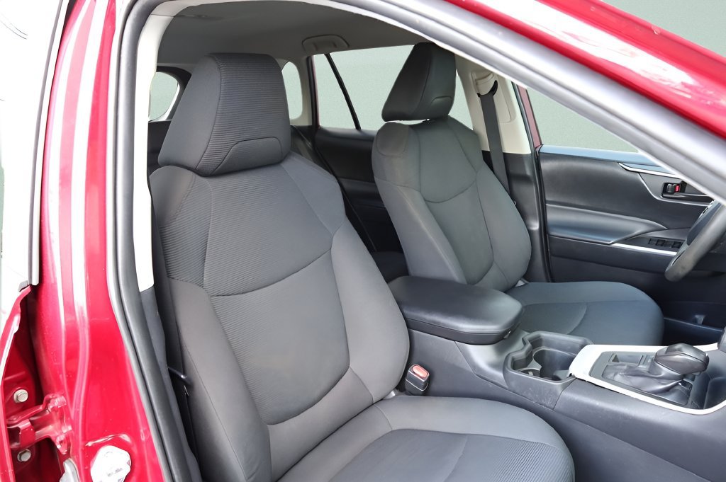Used 2021 Toyota RAV4 LE AWD/4WD image 23